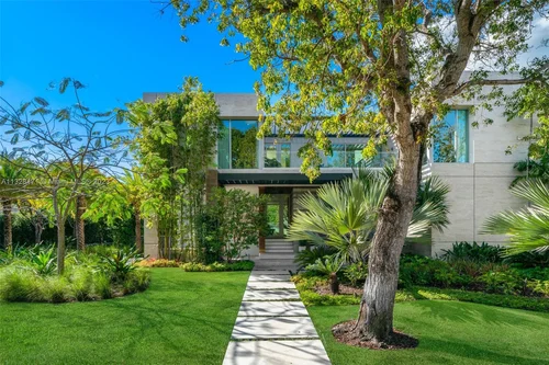 390 Pacific Rd, Key Biscayne FL 33149