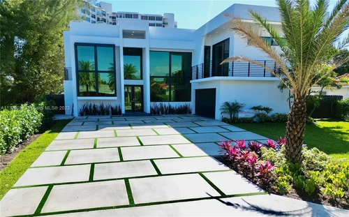 2210 NE 120th St, North Miami FL 33181