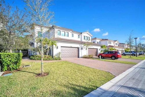 5840 E Brookfield Cir E, Hollywood FL 33312
