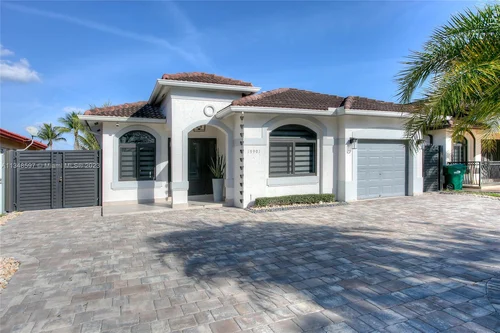 19901 NW 77th Ct, Hialeah FL 33015
