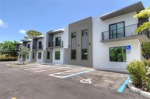 211 SE 4th St # 3, Hallandale Beach FL 33009