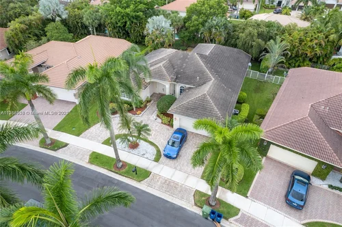 1807 Victoria Pointe Cir, Weston FL 33327