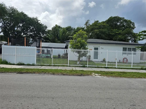 1301 NW 82nd St, Miami FL 33147