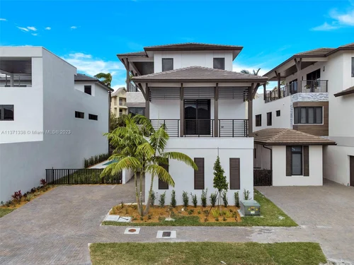 8085 NW 48th Ter, Doral FL 33166