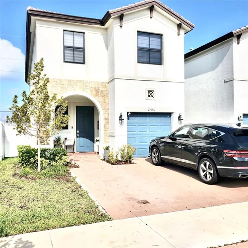 10966 W 35th Way, Hialeah FL 33018