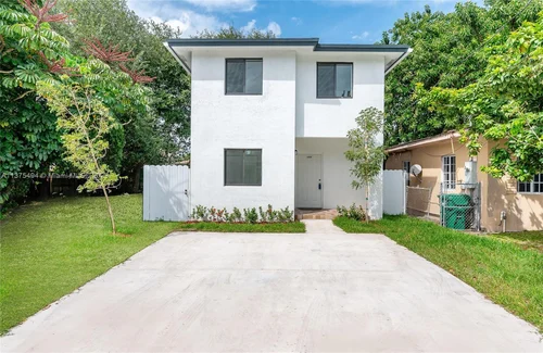 3069 NW 44th St, Miami FL 33142