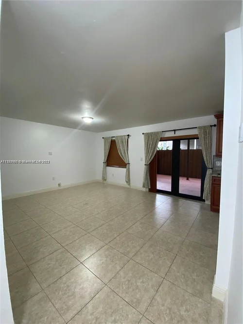 11542 SW 6th St, Sweetwater FL 33174