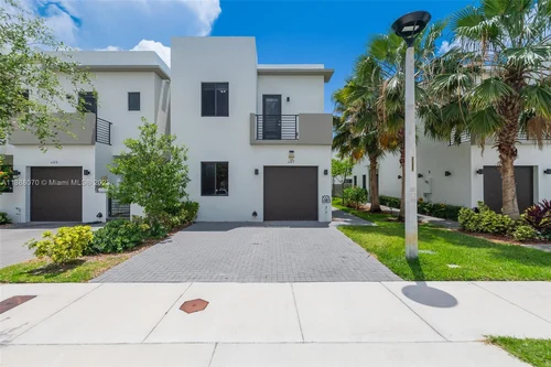 467 SW 91st Place, Miami FL 33174