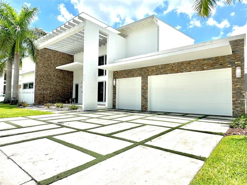 8236 NW 33rd Ter, Doral FL 33122