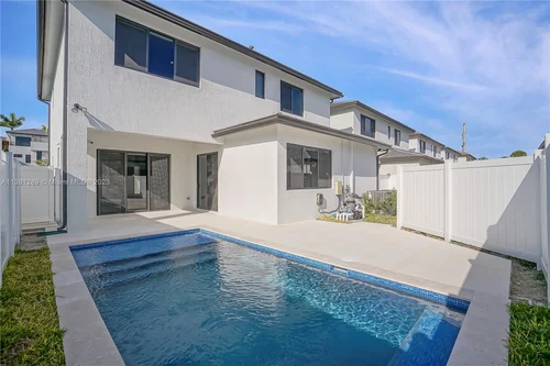 8096 NW 48th Ter, Doral FL 33166