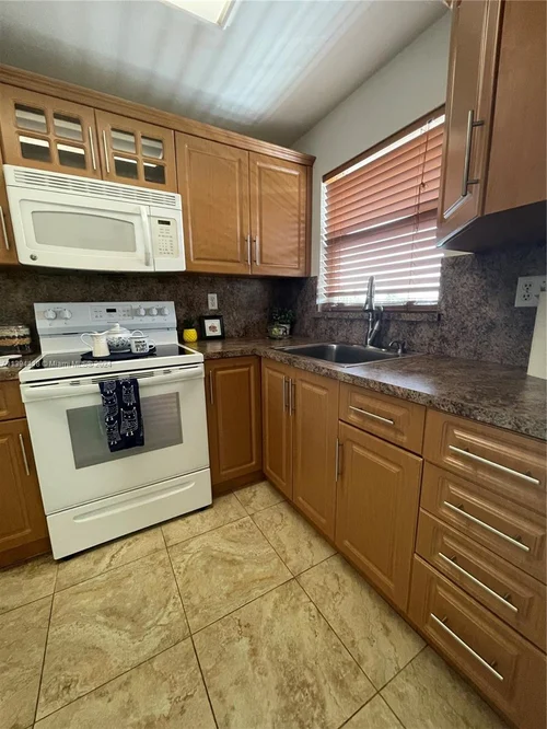 8345 Sunrise Lakes Blvd # 309, Sunrise FL 33322