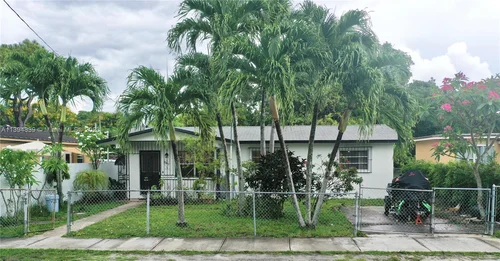 887 NW 113th St, Miami FL 33168