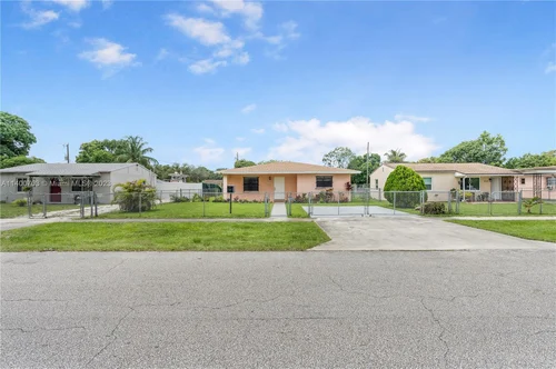 840 NW 128th St, North Miami FL 33168