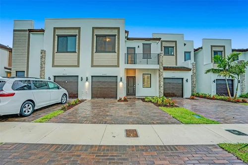 20602 NE 5th Pl, Miami FL 33179