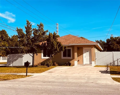 806 NW 114th St, Miami FL 33168