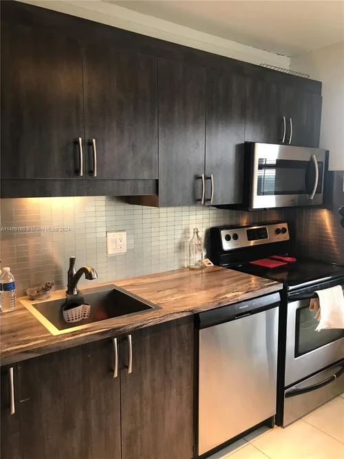 4174 Inverrary Dr # 1015, Lauderhill FL 33319