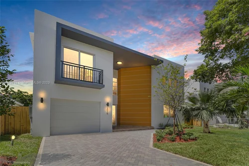 2015 SW 13th St, Miami FL 33145
