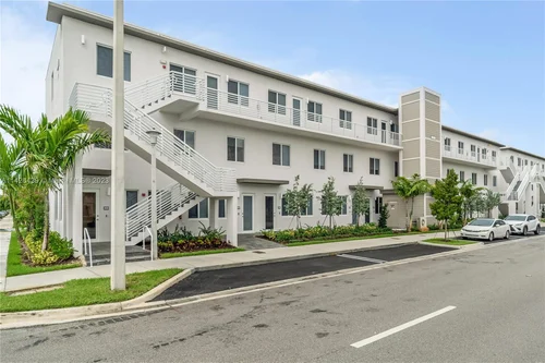 10270 nw 66 st # 302, Doral FL 33178