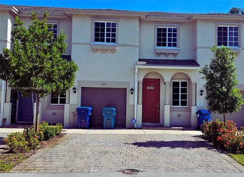 1319 NW 208th Ter, Miami Gardens FL 33169