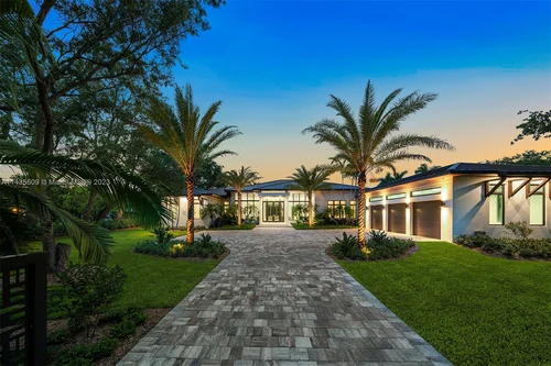 10860 SW 67th CT, Pinecrest FL 33156