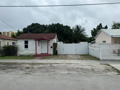 2356 NW 55th Ter, Miami FL 33142