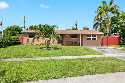 425 SW 64th Ter, Margate FL 33068