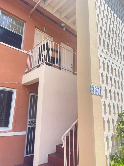3671 SW 10th St # 9B, Miami FL 33135