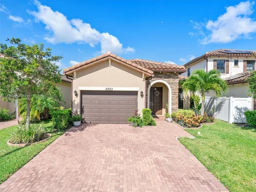 4923 NW 51st Ter, Tamarac FL 33319