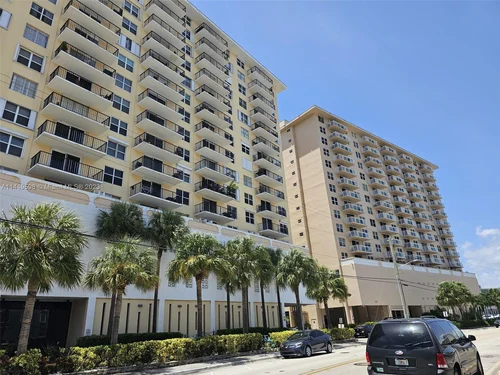 427 Golden Isles Dr # 7E, Hallandale Beach FL 33009