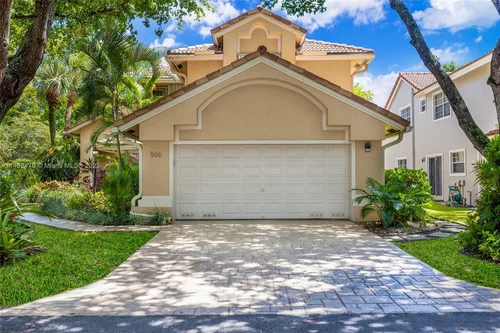 506 Misty Oaks Dr, Pompano Beach FL 33069