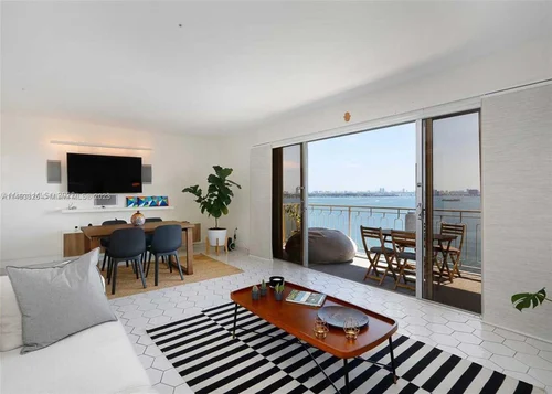 11111 Biscayne Blvd # 2105, Miami FL 33181