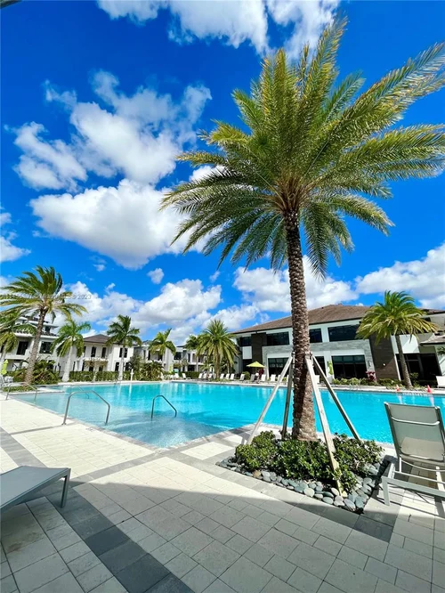 8201 NW 41st St # 402, Doral FL 33166
