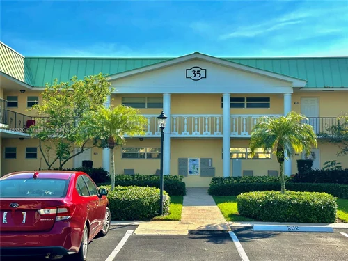 35 Colonial Club Dr. # 203, Boynton Beach FL 33435