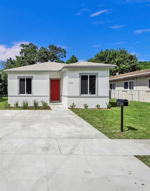 242 SW 7th St, Dania Beach FL 33004