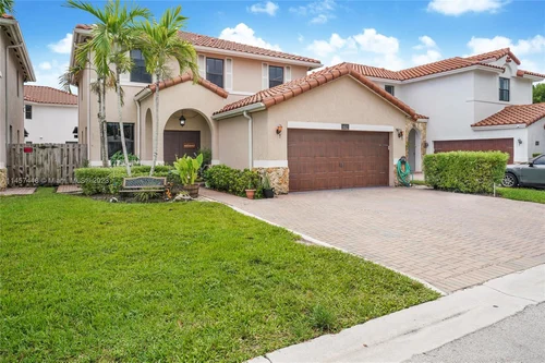 9842 NW 9th St, Miami FL 33172