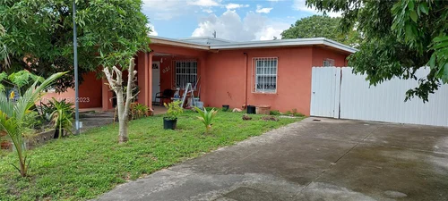 621 E 46th St, Hialeah FL 33013