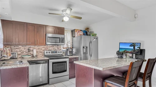 3477 SW 52nd Ave # 3477, Pembroke Park FL 33023
