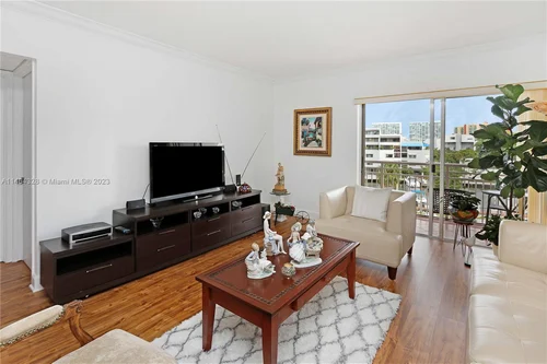 400 Kings Point Dr # 425, Sunny Isles Beach FL 33160