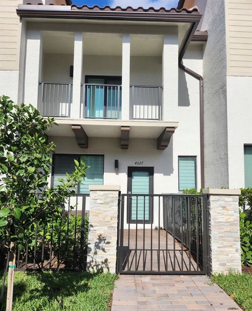 4527 NW 83rd Path # 4527, Doral FL 33166