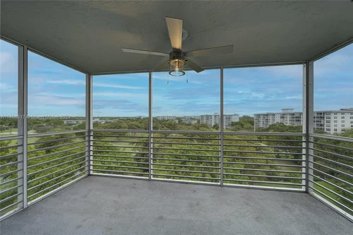 4015 W Palm Aire Dr # 902, Pompano Beach FL 33069