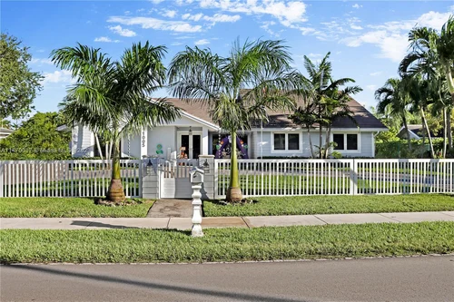 11005 SW 95th St, Miami FL 33176