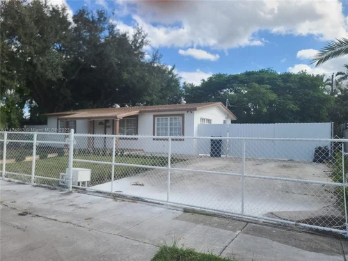 8310 NW 185th Ter, Hialeah FL 33015