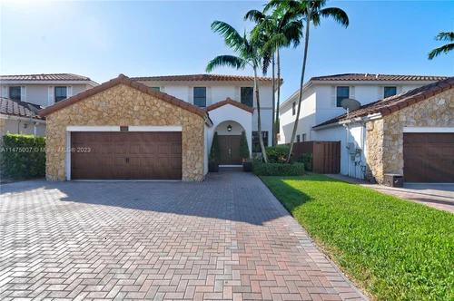 9866 NW 10th St, Miami FL 33172