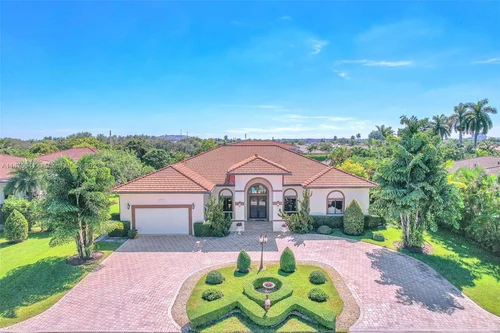 9772 NW 131st St, Hialeah Gardens FL 33018