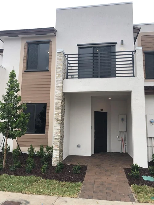 374 NE 214 St, Miami FL 33179
