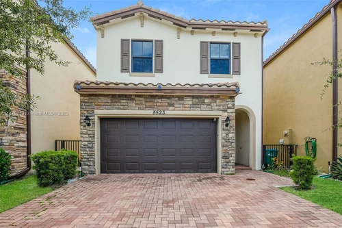 5523 NW 50th Ter, Tamarac FL 33319