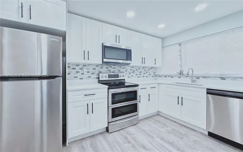 920 NE 199th St # 3S, Miami FL 33179