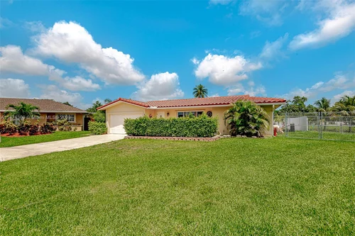 837 W Plantation Cir, Plantation FL 33324