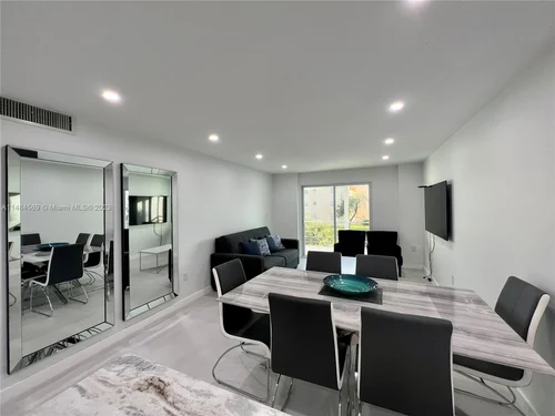 8595 Sunrise Lakes Blvd # 207, Sunrise FL 33322