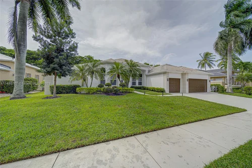 2557 Montclaire Cir, Weston FL 33327